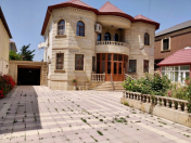 Satılır 8 otaqlı 530 m2 villa Qaraçuxur