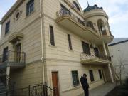 İcarəyə verilir 6 otaqlı 350 m2 həyət evi Gənclik m.