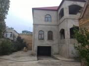 Satılır 10 otaqlı 700 m2 həyət evi İnşaatçılar m.