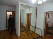 İcarəyə verilir 4 otaqlı 120 m2 köhnə tikili İnşaatçılar m.