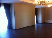 Satılır 4 otaqlı 200 m2 köhnə tikili Koroğlu m.