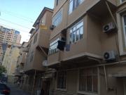 Satılır 3 otaqlı 86 m2 köhnə tikili Nizami m.