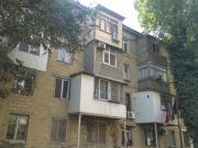 Satılır 1 otaqlı 50 m2 köhnə tikili Qara Qarayev m.