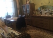 Satılır 4 otaqlı 90 m2 köhnə tikili İnşaatçılar m.