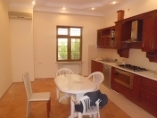 İcarəyə verilir 10 otaqlı 1200 m2 həyət evi Gənclik m.