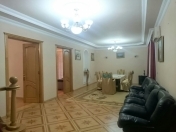 İcarəyə verilir 7 otaqlı 420 m2 həyət evi Gənclik m.