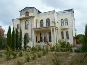 Satılır 8 otaqlı 1500 m2 bağ evi Xalqlar Dostluğu m.