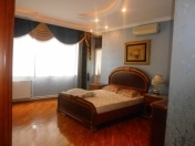 İcarəyə verilir 4 otaqlı 180 m2 yeni tikili Gənclik m.