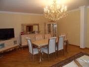 Satılır 4 otaqlı 130 m2 köhnə tikili İnşaatçılar m.