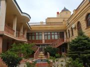 İcarəyə verilir 9 otaqlı 550 m2 həyət evi Gənclik m.