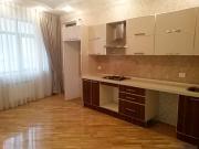 Satılır 3 otaqlı 137 m2 köhnə tikili Elmlər Akademiyası m.
