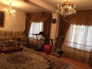 Satılır 4 otaqlı 130 m2 köhnə tikili İnşaatçılar m.