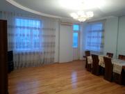 İcarəyə verilir 2 otaqlı 110 m2 yeni tikili İnşaatçılar m.