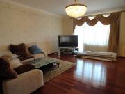 İcarəyə verilir 5 otaqlı 388 m2 yeni tikili 28 May m.