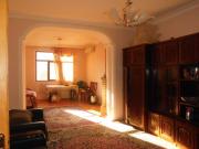 Satılır 5 otaqlı 132 m2 köhnə tikili Elmlər Akademiyası m.