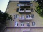 Satılır 2 otaqlı 60 m2 köhnə tikili Elmlər Akademiyası m.