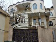 İcarəyə verilir 6 otaqlı 600 m2 həyət evi Gənclik m.