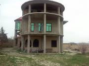 Satılır 10 otaqlı 400 m2 həyət evi Novxanı