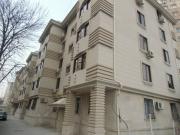Satılır 3 otaqlı 65 m2 köhnə tikili Elmlər Akademiyası m.
