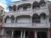 İcarəyə verilir 10 otaqlı 700 m2 həyət evi Gənclik m.