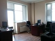 İcarəyə verilir 3 otaqlı 100 m2 obyekt Şah İsmayıl Xətai m.