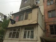 Satılır 2 otaqlı 75 m2 köhnə tikili 2 mkr