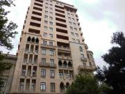 Satılır 4 otaqlı 198 m2 yeni tikili İnşaatçılar m.