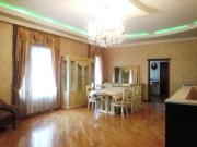 İcarəyə verilir 6 otaqlı 300 m2 həyət evi Səbail r.