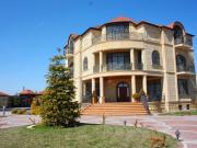 Satılır 9 otaqlı 1000 m2 həyət evi Novxanı