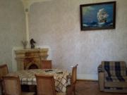 Satılır 4 otaqlı 165 m2 köhnə tikili Sahil m.