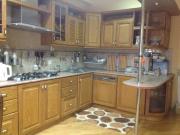 İcarəyə verilir 4 otaqlı 180 m2 yeni tikili Nizami m.