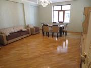 İcarəyə verilir 4 otaqlı 100 m2 yeni tikili İnşaatçılar m.