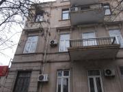 İcarəyə verilir 4 otaqlı 220 m2 obyekt Nizami m.