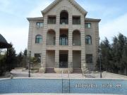İcarəyə verilir 8 otaqlı 300 m2 həyət evi Gənclik m.