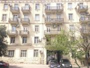 Satılır 2 otaqlı 80 m2 köhnə tikili Elmlər Akademiyası m.
