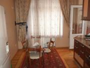 İcarəyə verilir 2 otaqlı 60 m2 köhnə tikili 4 mkr