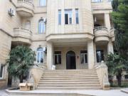 İcarəyə verilir 10 otaqlı 800 m2 həyət evi Gənclik m.