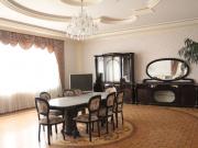 İcarəyə verilir 5 otaqlı 600 m2 həyət evi Gənclik m.