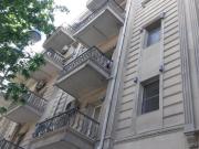 Satılır 4 otaqlı 135 m2 köhnə tikili Nizami m.