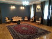 İcarəyə verilir 4 otaqlı 165 m2 köhnə tikili Sahil m.