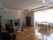 İcarəyə verilir 10 otaqlı 850 m2 həyət evi Binəqədi r.