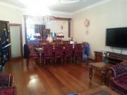 İcarəyə verilir 5 otaqlı 250 m2 yeni tikili 28 May m.