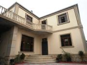 Satılır 4 otaqlı 250 m2 həyət evi Badamdar