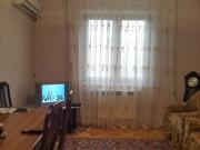 İcarəyə verilir 4 otaqlı 70 m2 köhnə tikili Xalqlar Dostluğu m.