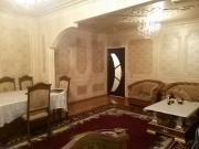 Satılır 5 otaqlı 120 m2 köhnə tikili İnşaatçılar m.