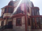 Satılır 7 otaqlı 800 m2 həyət evi Novxanı