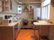 İcarəyə verilir 6 otaqlı 220 m2 həyət evi Sahil m.