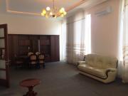 İcarəyə verilir 5 otaqlı 320 m2 köhnə tikili İçəri Şəhər m.