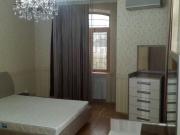 İcarəyə verilir 10 otaqlı 1600 m2 bağ evi Gənclik m.