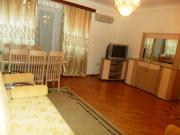 İcarəyə verilir 4 otaqlı 120 m2 köhnə tikili İçəri Şəhər m.